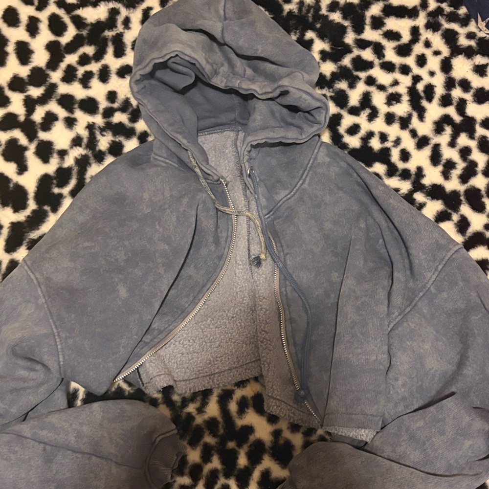 Cropped Hooded Zip-Up Sweatshirt in Faded Slate Blue